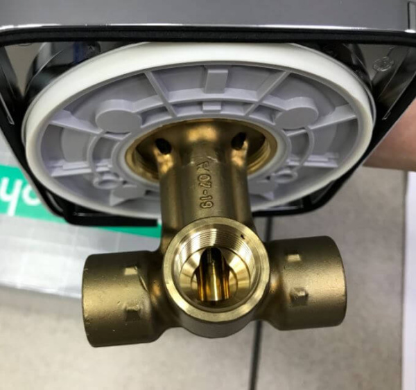 Скрытая часть смесителя для душа Hansgrohe 13620180 Скрытая часть смесителя для душа Hansgrohe 13620180