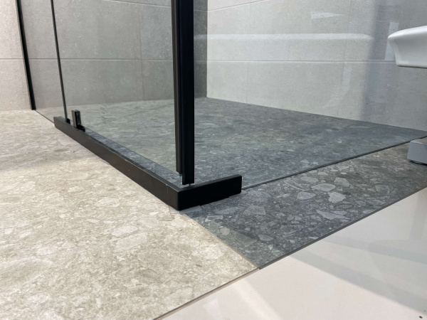 Душевой уголок AVS Фаворит 120x90 профиль черный матовый, стекло прозрачное Душевой уголок AVS Фаворит 120x90 профиль черный матовый, стекло прозрачное