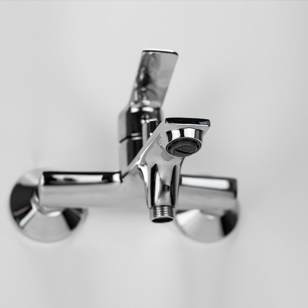 Смеситель для ванны и душа Esko Saint-Petersburg SPb 54 хром Смеситель для ванны и душа Esko Saint-Petersburg SPb 54 хром